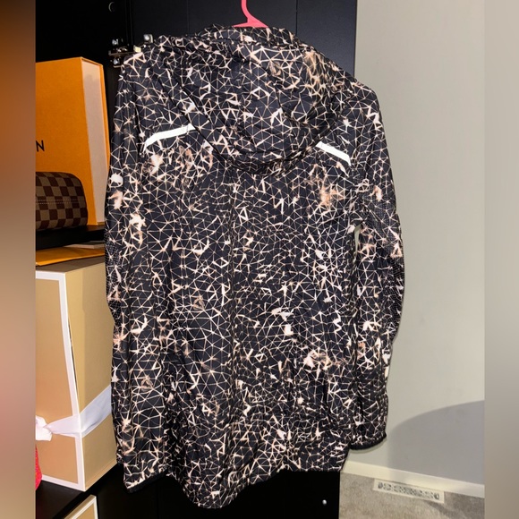 Lululemon Rain Jacket 10 - Picture 3 of 8